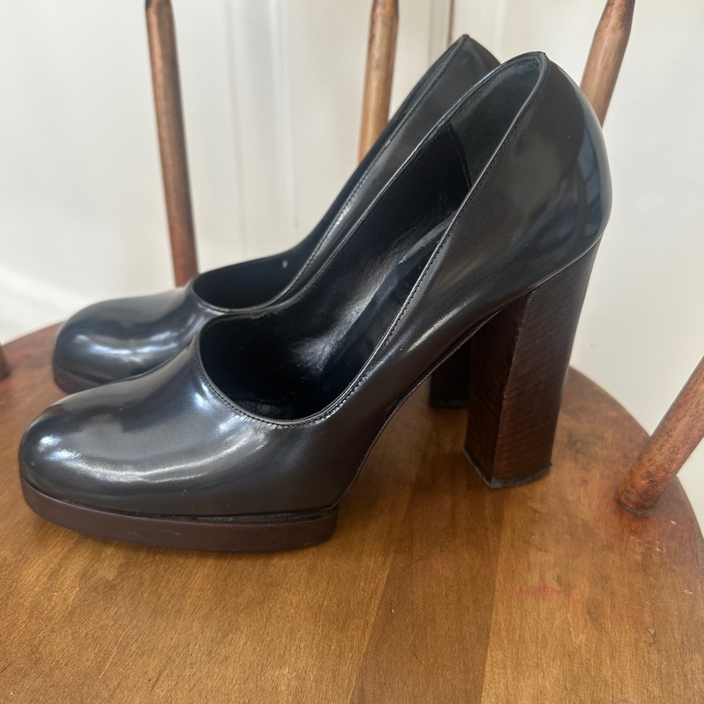 Gucci Black Patent Leather Platform Pumps - Picture 3 of 8